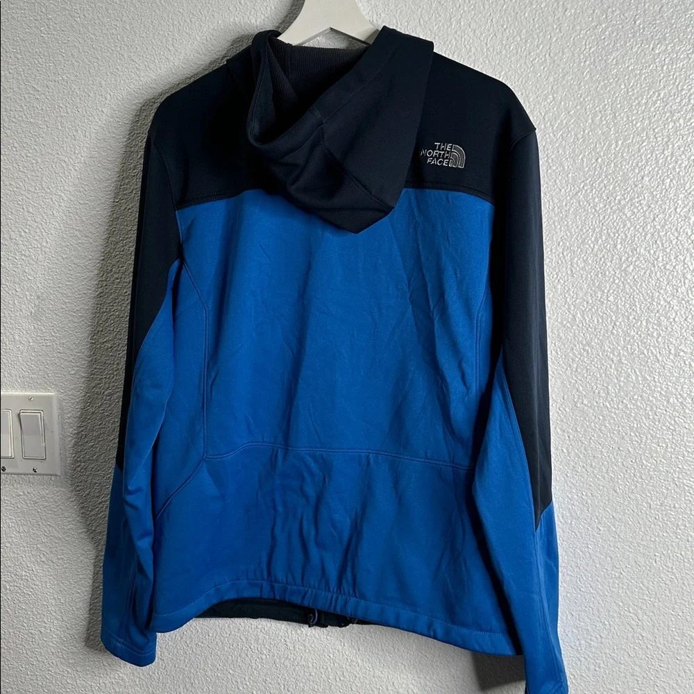 The North Face Men's fleece line wind wall soft shell Jacket in Blue Black M